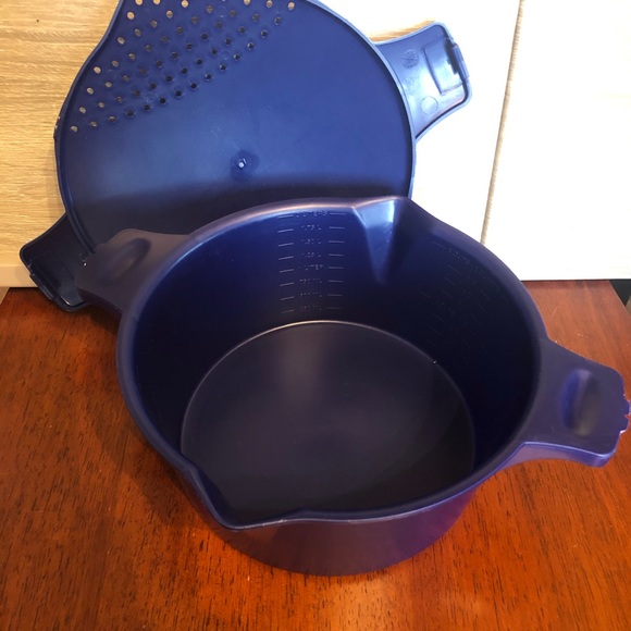 The Pampered Chef Other - Pampered Chef large micro-cooker